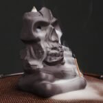 💀 Soporte de Incienso de Calavera, Decoración Espeluznante para Halloween - Imagen 2